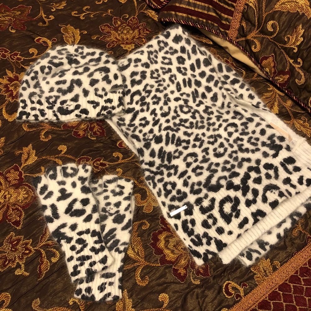 Michael Kors Hat, scarf and fingerless gloves set